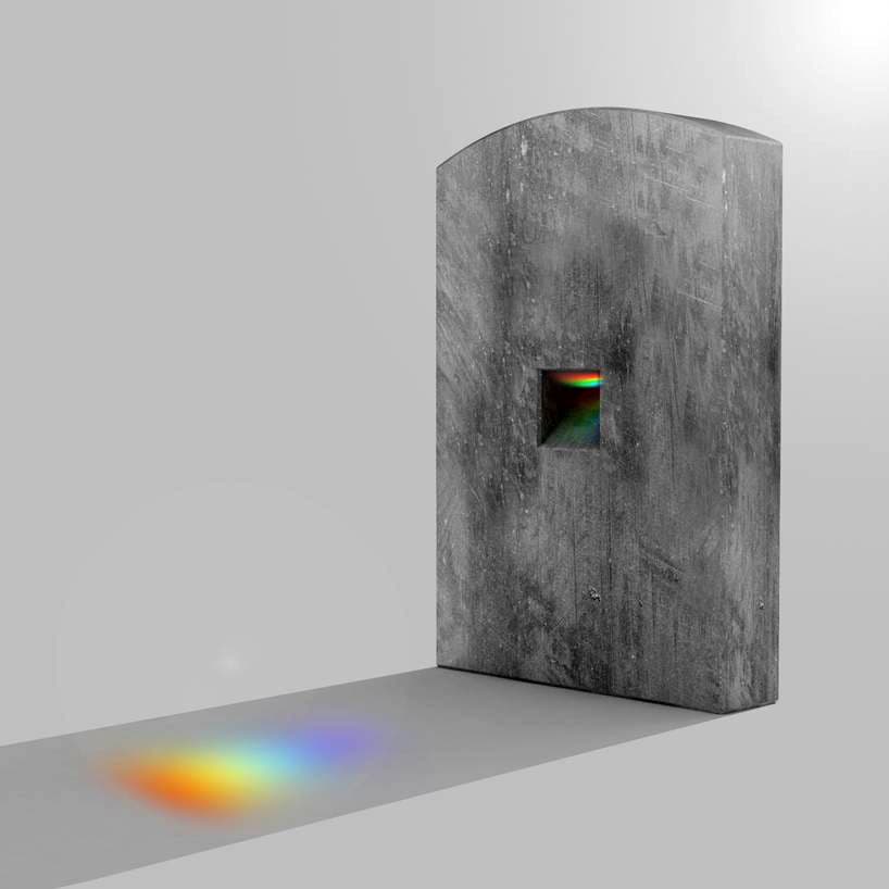 Памятник с призмой