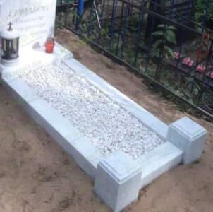 Цв04 Цветник со столбиками фото3