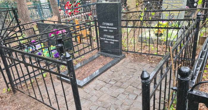 Место захоронения после уборки